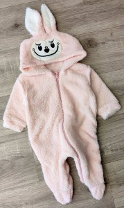 Человечек Pera Bebe "Лабубу" персиковый, девочка 3-6-9 месяцев