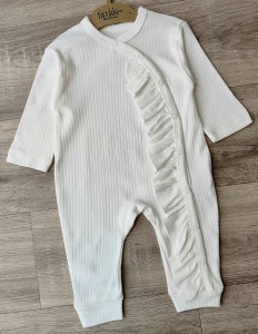 Чоловічок Findik «Рюші» білий, дівчинка 3-6-9 місяців