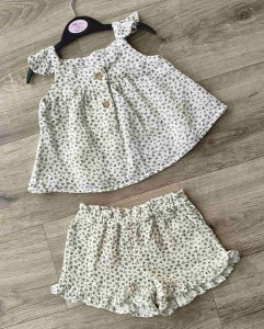 Костюм «Цветочки» молочный, девочка 6-9-24 месяцев